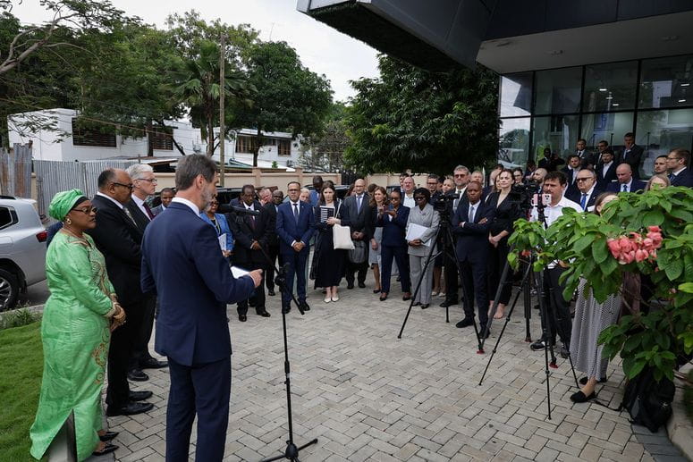 Záber zo slávnostného otvárania zastupiteľského úradu SR
