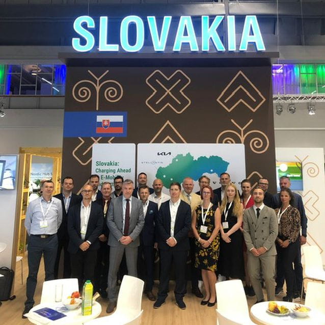 Účastníci na stánku SR